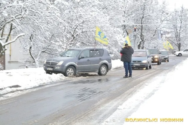 У Луцьку автопротест власників машин на єврореєстрації (фото)