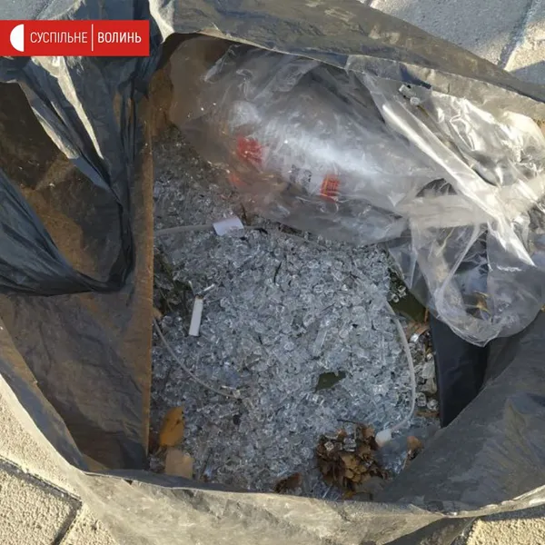 Із центру Луцька автобус забрали, територію прибрали (фотофакт)
