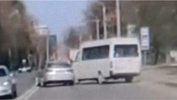 У Луцьку на Львівській – аварія: автобус влетів у легковик (відео)