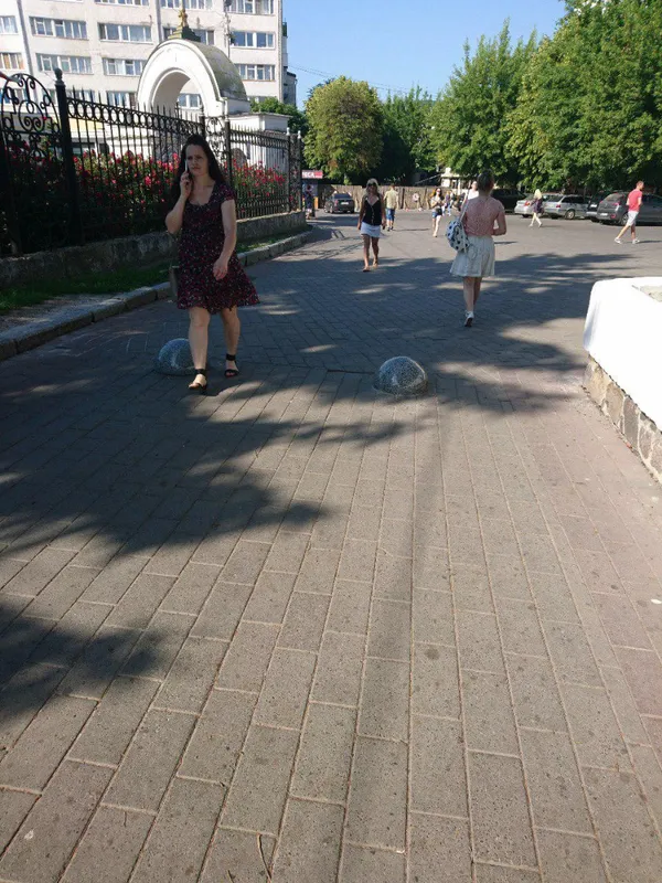 У центрі Луцька встановили обмежувачі руху (ФОТОФАКТ)