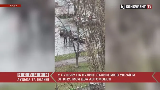 У Луцьку на вулиці Захисників України зіткнулися два автомобілі – утворився затор (відео)