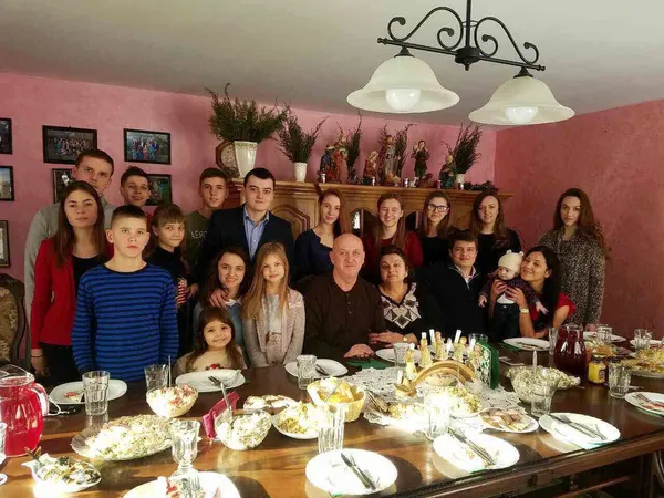 «Нема у нас чужих»: родина волинян виховала 23 дітей (фото)