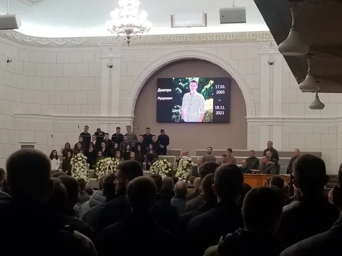 Волонтер, який допомагав дітям: у Ковелі попрощалися із загиблим у ДТП юнаком