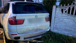 У Луцьку п'яний на BMW зніс паркан біля будинку (фото)