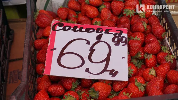 Кавуни за 300, полуниця – 60: які ціни на луцькому ринку та у супермаркетах (відео)