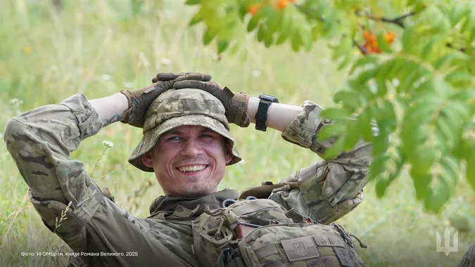 «Вони знають ціну життя»: показали воїнів волинської бригади у мить відпочинку (фото)