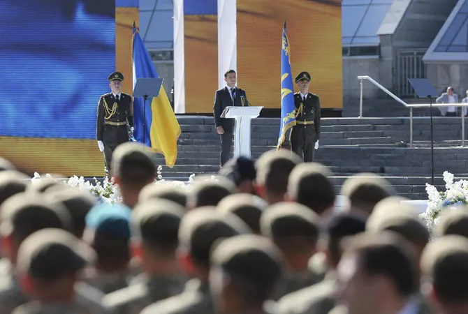 Міхалок, DZIDZIO й луцька лікарка: Зеленський роздав нагороди та звання