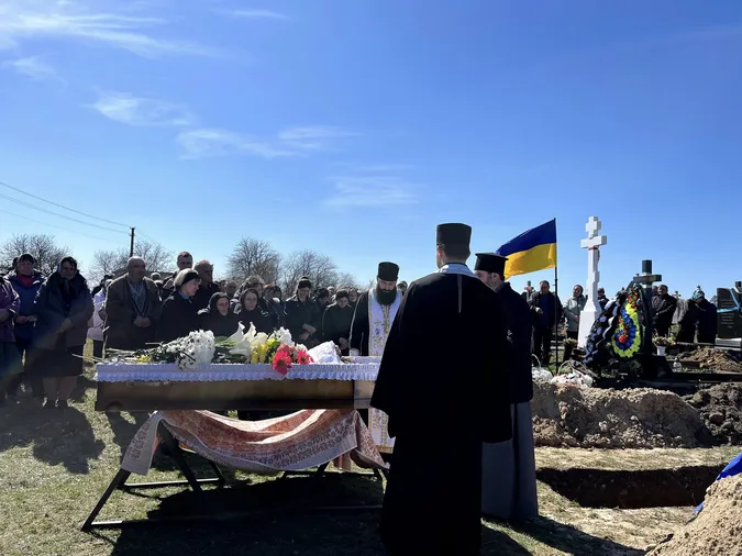 На Волині попрощалися із загиблим воїном Богданом Устіновим (фото)