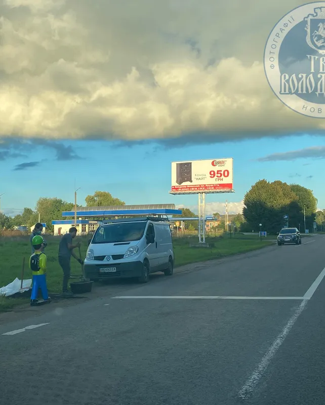 У Володимирі біля переходів з'явилися «пластикові діти» (фото)