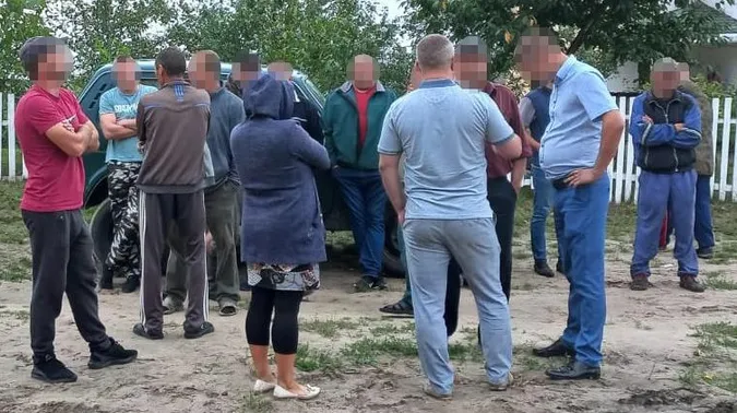 На Волині селяни почубилися з поліцією через деревину (фото, відео)