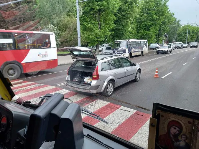 У Луцьку на переході зіткнулися легковики (фото)