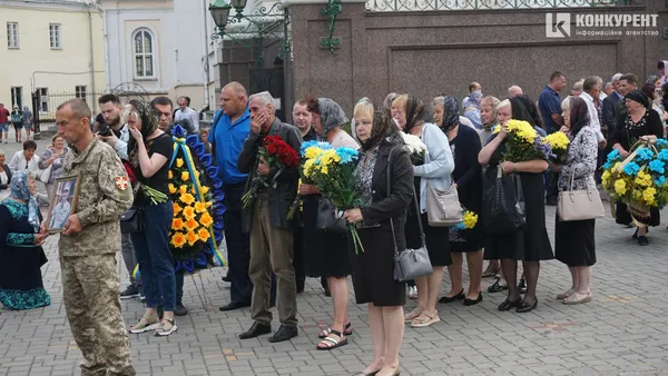 Луцьк у траурі: попрощалися із загиблим Героєм Валерієм Федюком (фото)