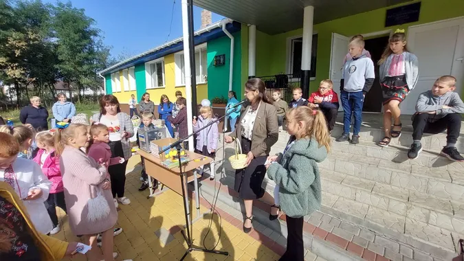 Під Луцьком – ярмарка: на ЗСУ зібрали 30 тисяч (фото)
