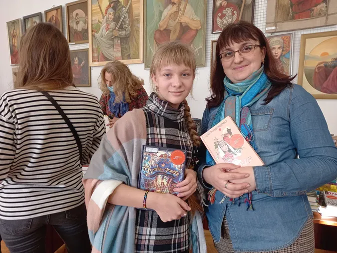 У обласну юнацьку бібліотеку у Луцьку завезли нові книжки: що тут є (фото)