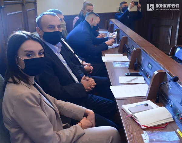 Із селфіками, масочками та невеличким скандальчиком на фінал: перша сесія Волиньради (фото)