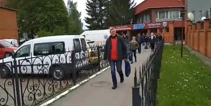 Повідомили про замінування «Мотору»: людей евакуюють