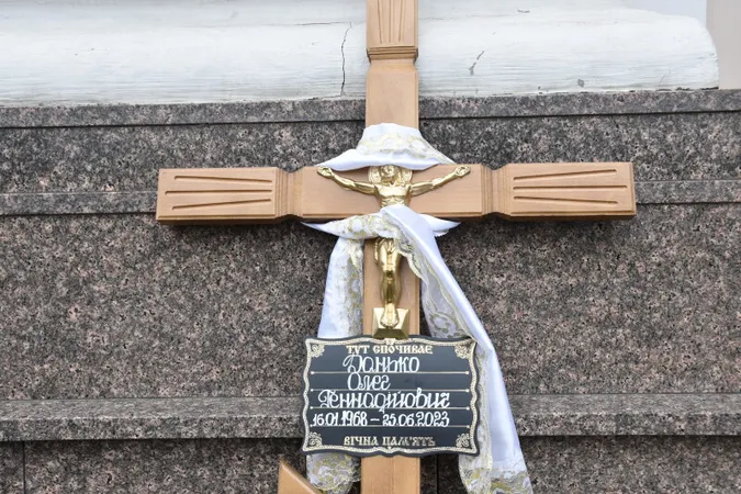 Луцьк попрощався з полеглим бійцем Олегом Даньком (фото)