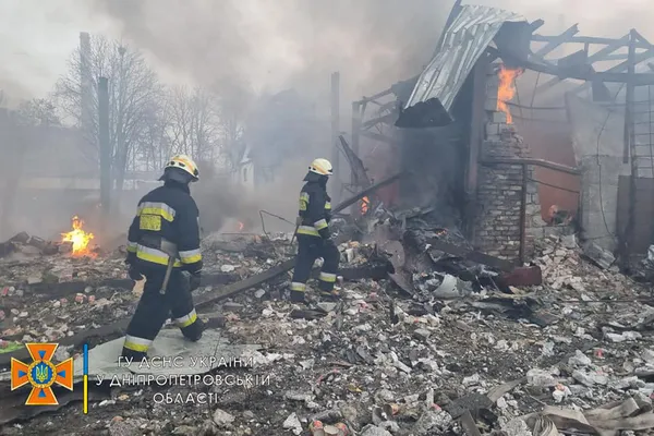 У Дніпрі авіаудар по дитсадку і будинку, є загиблий (фото, відео)