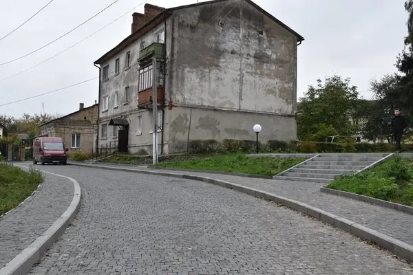 У Луцьку відремонтували 46 прибудинкових територій (фото)