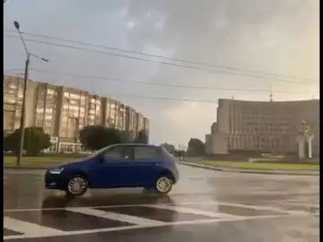 Луцьк залило дощем: в деяких районах міста з'явилась веселка (фото)