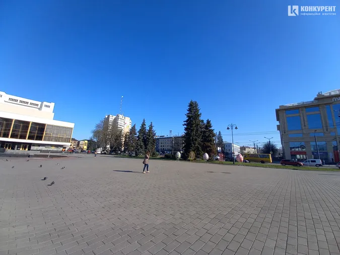 У центрі Луцька встановили декоративні писанки: свято наближається (фото, оновлено)