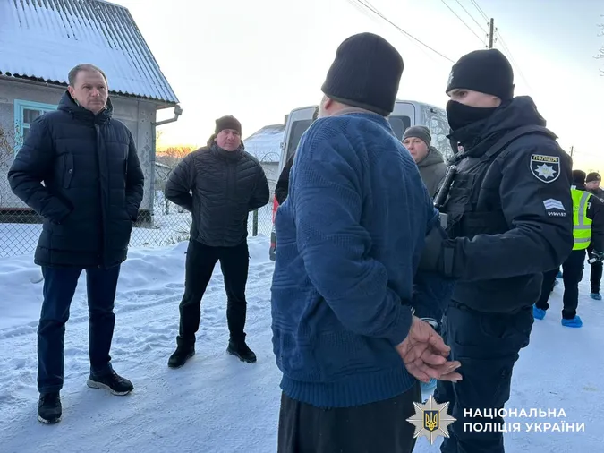 Кривава трагедія: на Рівненщині 72-річний чоловік зарубав п'ятьох людей (фото)