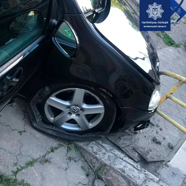Рятувався від іншого авто: деталі ДТП на Соборності в Луцьку  (фото)