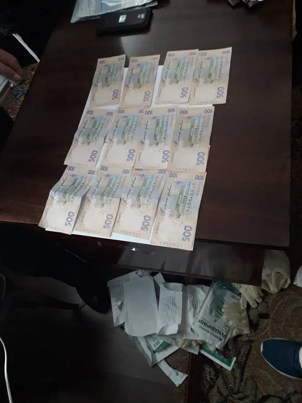 На Волині взяли на хабарі посадовців ДСНС та Держпродспоживслужби (фото)