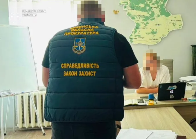 Голова громади на Волині дала дозвіл на незаконну рубку лісу на мільйони, – прокуратура (фото)