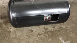 Через контрабандні сигарети у поляка вилучили "Мерседес" (фото,  відео)