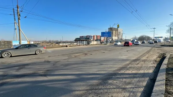 Стан дорожнього покриття на вулиці Рівненській у місті Луцьку