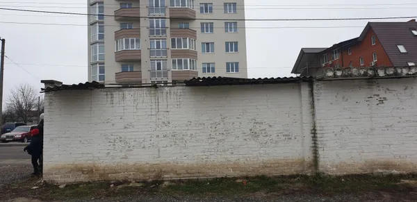 Лучани скаржаться на «діряву» зупинку на Теремнівській (фото)
