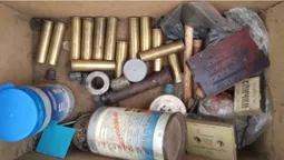 У будинку волинянина знайшли банку з порохом і набої (фото)