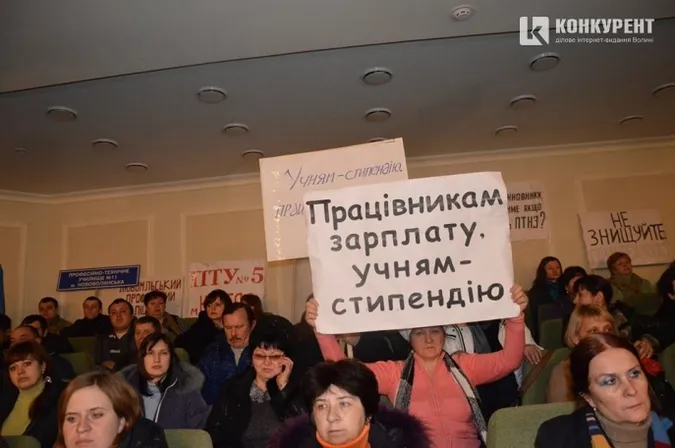 Палиця оголосив недовіру трьом мерам і «знайшов» гроші на зарплати освітянам