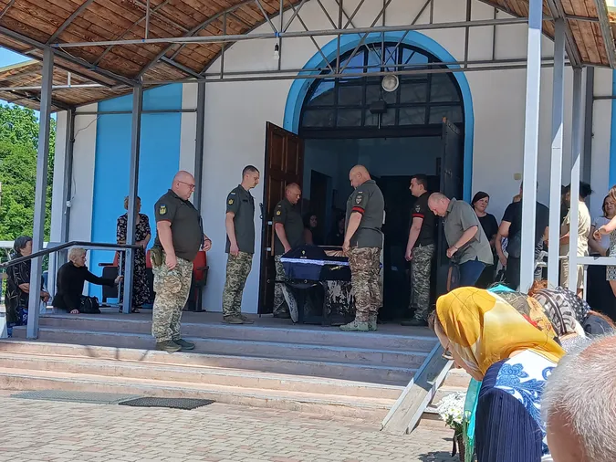 На Волині попрощалися з померлим бійцем Юрієм Торбичем (фото)