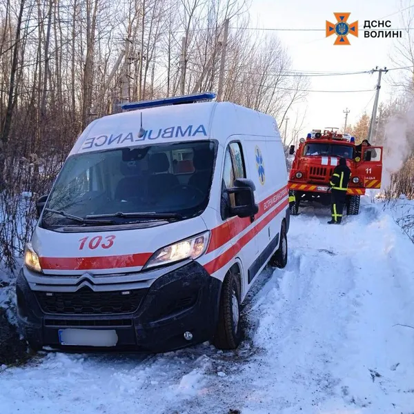 У Шацьку замети паралізували карету швидкої