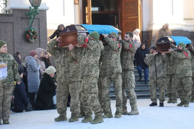 У Луцьку пропрощалися з воїнами Андрієм Максименком та Віталієм Куделею