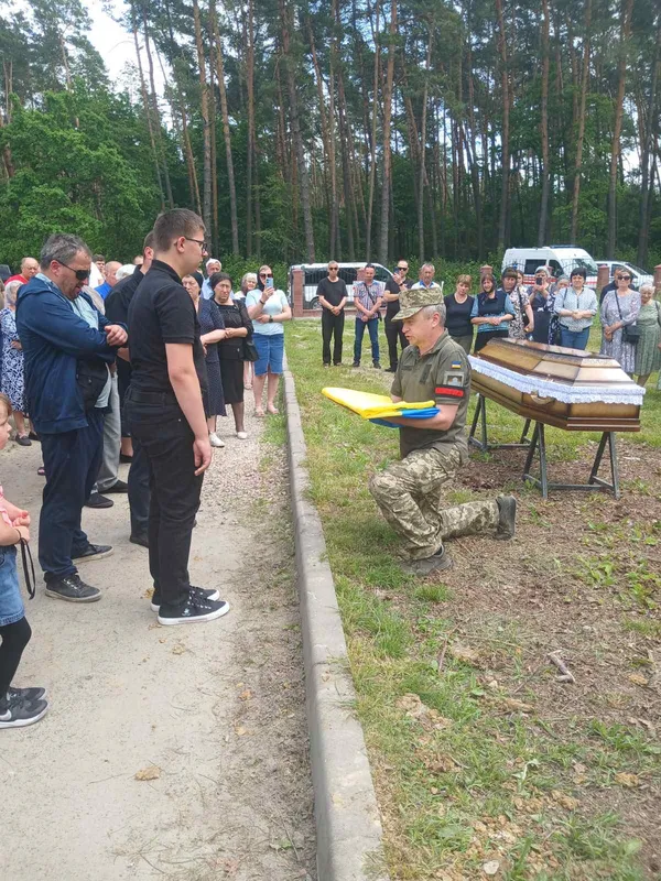 У Ківерцях на колінах зустріли загиблого воїна Володимира Зелінського (фото)