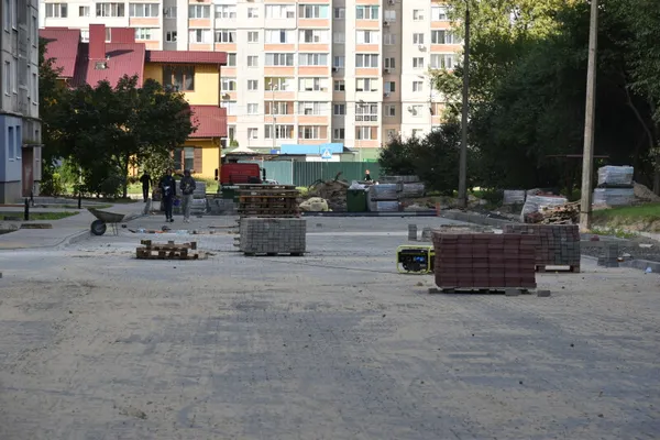 Як у Луцьку ремонтують двори (фото)