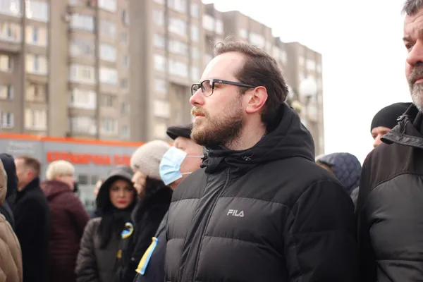 Прапори та сотні людей: як у Луцьку святкували День єднання (фото, відео)