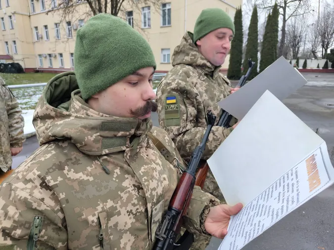 І волиняни, і переселенці: у Луцьку прикордонники склали присягу (фото)