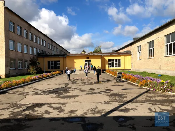 Один стояв на «шухері»: на Волині учні вкрали у вчительки гаманець з майже 18 тис. грн