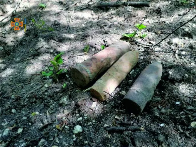 Лунатимуть вибухи: неподалік Луцька рятувальники знешкодять старі боєприпаси