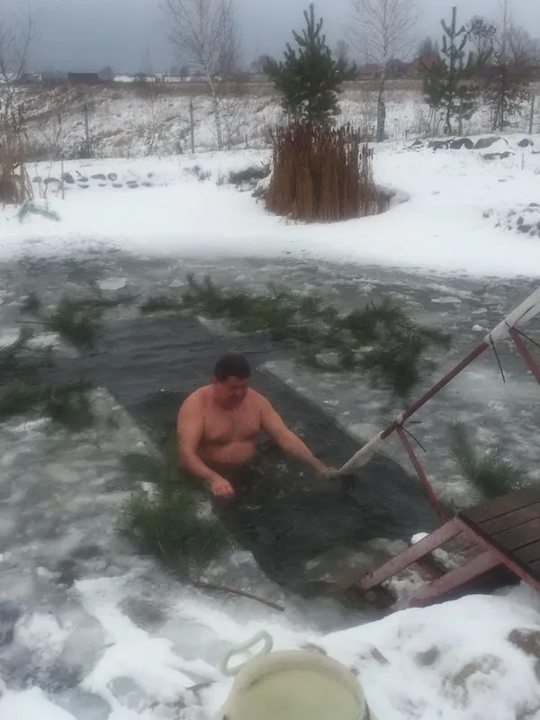 Хто з відомих волинян скупався в ополонці на Водохреще (фото)