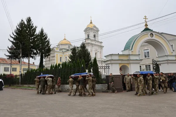 У Луцьку Бориса Кулеша, Віталія Сардачука та Віталія Чубелюка провели в останню дорогу (фото)
