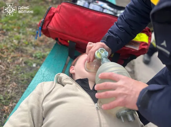 Пожежа за сценарієм: на Волині рятувальники шукали «потерпілу» в задимленій будівлі (фото, відео)