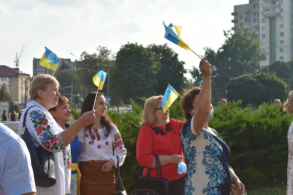 Фейсбук у синьо-жовтих прапорах: волиняни вітають зі святом (фото)