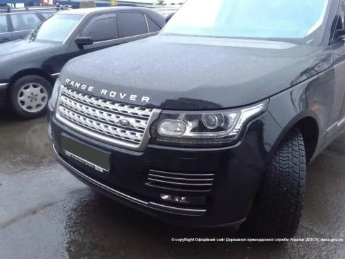 Суд визнав незаконним нарахування податку на елітні авто