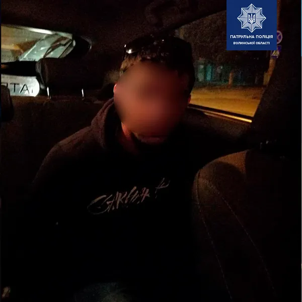 У Луцьку на зупинці побили та пограбували чоловіка (фото)