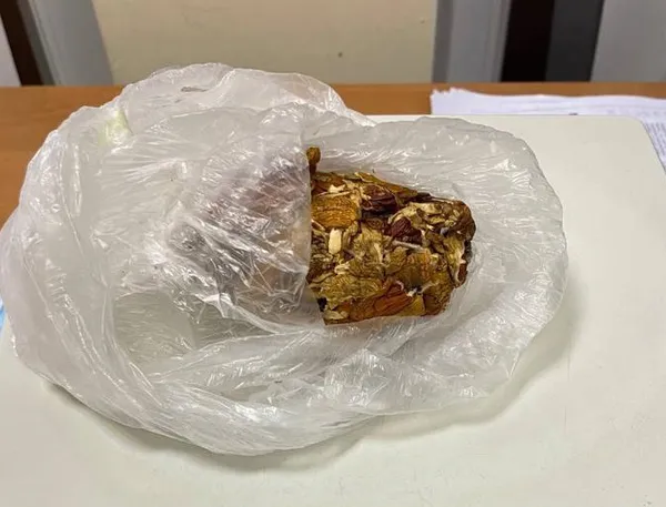 Їхав на заробітки: в «Ягодині» у пасажира автобуса знайшли наркотики та галюциногенні гриби (фото)